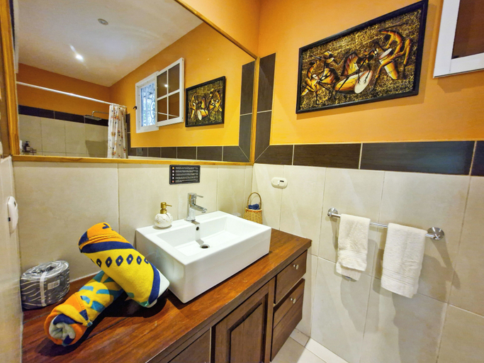 Bathroom 3, Casa Naranja, Talamanca