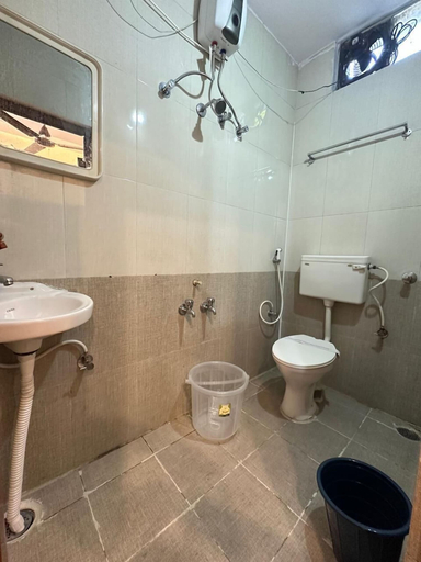 Bathroom, Dhurva Hotel and Resort, Garhwal