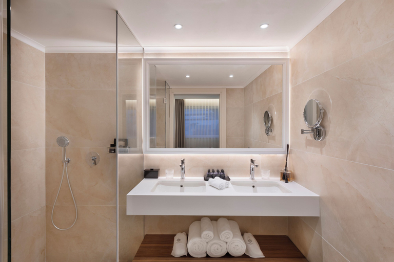 Bathroom 5, Herbert Samuel Milos Dead Sea