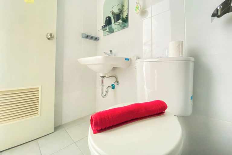 Bathroom 2, Warm And Cozy Stay Studio Room At Patraland Urbano Apartment, Bekasi