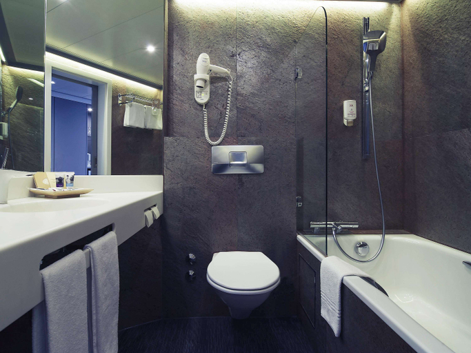 Bathroom 4, Mercure Plaza Biel, Biel