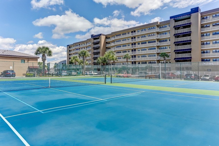 Sport & Beauty 3, Convenience Direct Oceanfront Condo with Private Balcony by RedAwning, Nassau