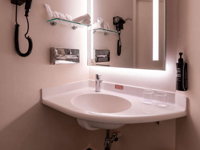 Bathroom 25