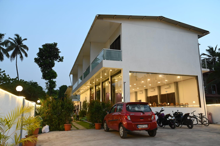 Exterior & Views