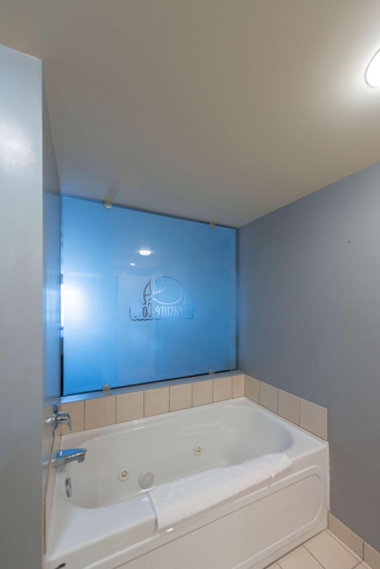 Bathroom 4, Prestige Treasure Cove Resort, Fraser-Fort George