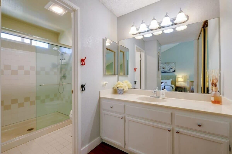Others 5, @ Marbella Lane - 4BR Home Away From Home Ldry, Alameda
