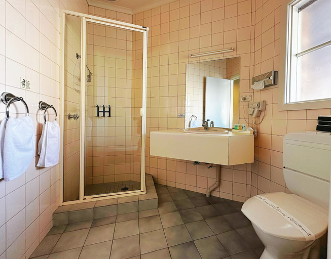 Bathroom 4, Greensborough Motel, Melbourne