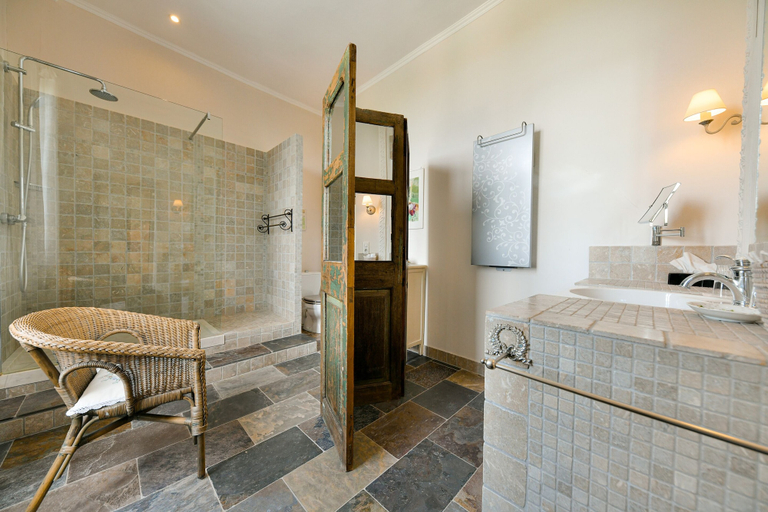 Bathroom 5, Château de Potelières, Gard