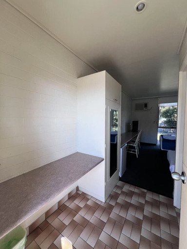 Others 3, Leongatha Motel, South Gippsland - Central