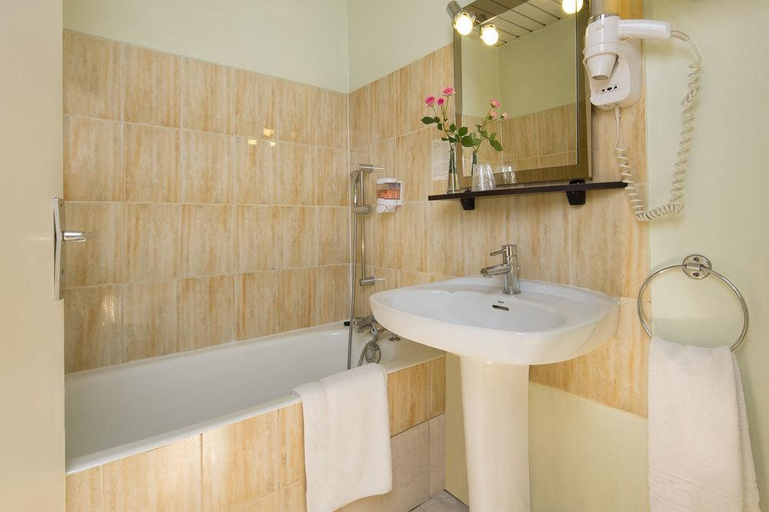 Bathroom 4, Hotel du Midi Gare de Lyon, Paris