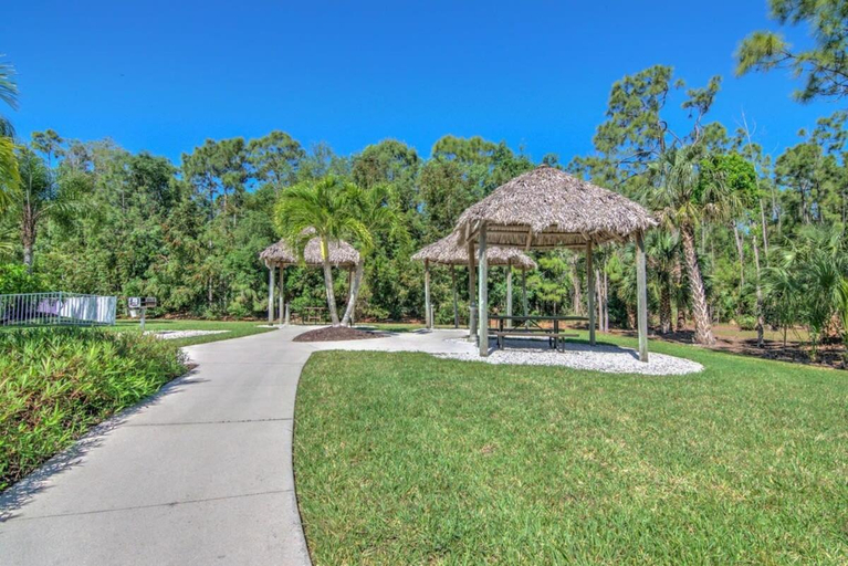 Others 2, Coral Falls of Lely w Tiki Huts & Heated Pool, Collier