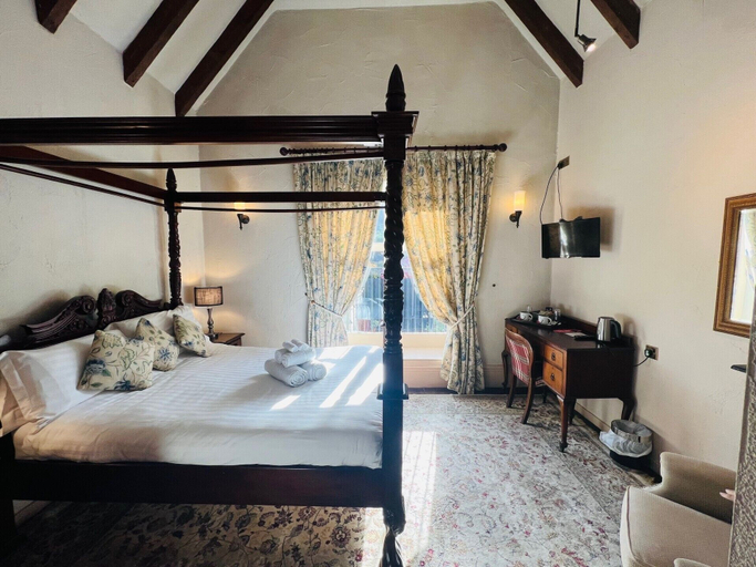 Bedroom 4, The Peak Hotel, Derbyshire