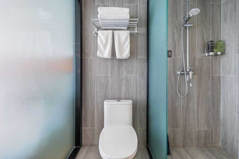 Bathroom 4, OTA short name: Mingyang Hotel (Taiyuan South Railway Station · Shanxi University Branch), Taiyuan