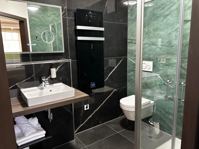Bathroom 4, Villaggio Hotel, Kaiserslautern