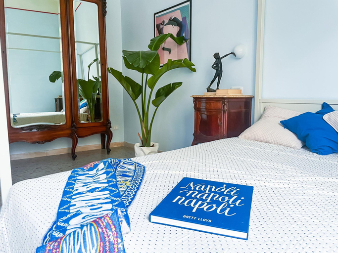Room 3, Via Arte Della Lana 16, Napoli