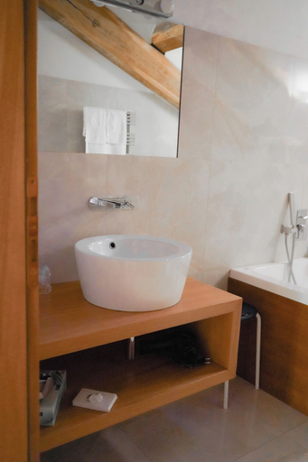 Bathroom 4, Borgo Pallavicini Mori, Rome