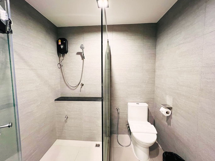 Bathroom 5, 14 Place, Chom Thong
