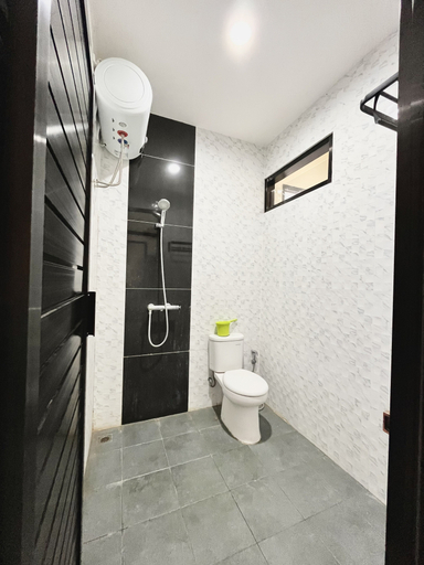 Bathroom 4, Arrayyan Executive Village B-11, Malang