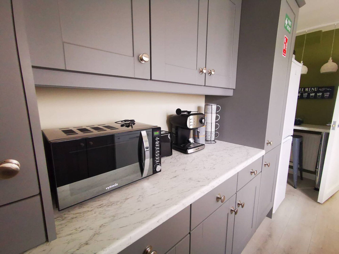 Others 4, 4BR Modern Botanic House, Belfast