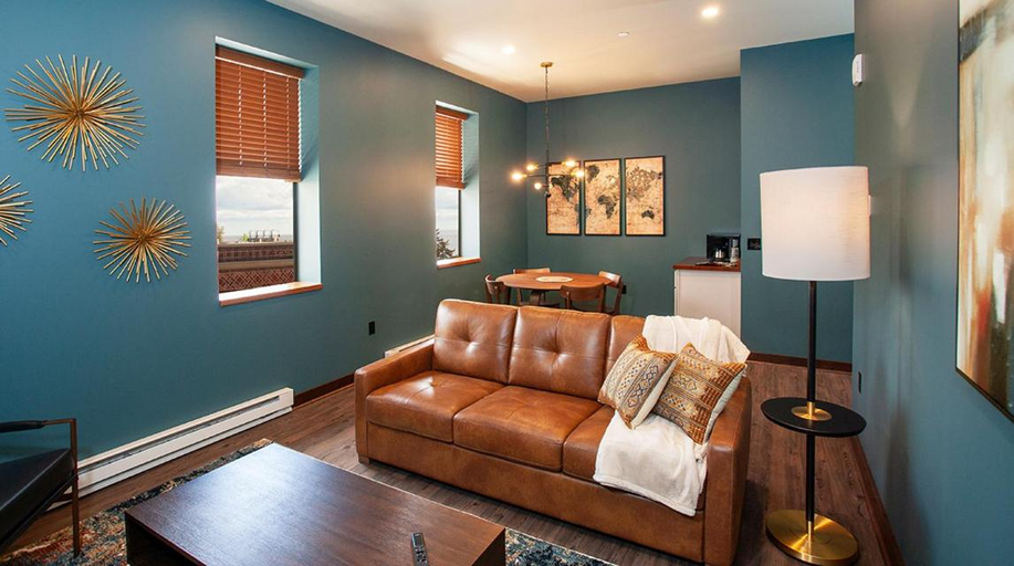 Others 5, The Intrepid Rentals, Saint Louis