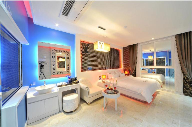 Bedroom 4, Luxury Hotel, Muan