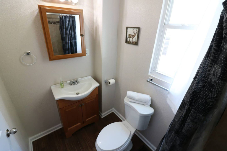 Bathroom 5, Windsor Park Pad apt 2 min to Mass Ave With AC, Indianapolis