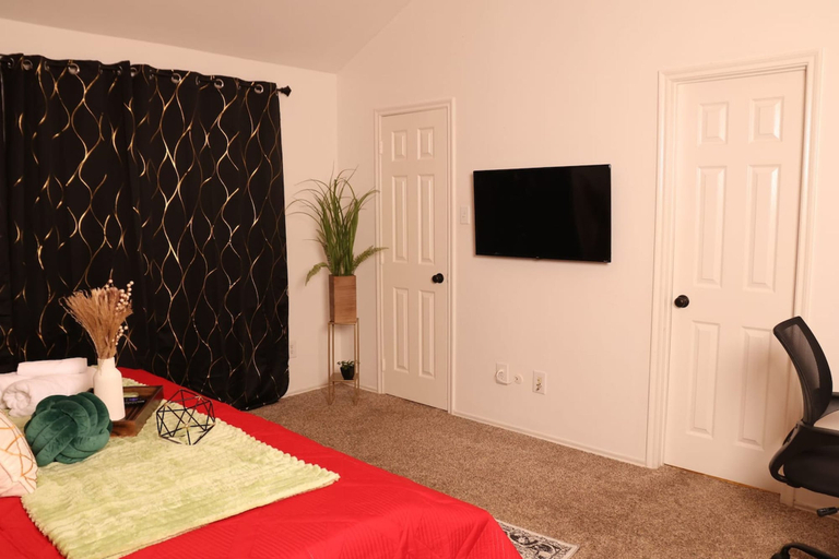Room 4, Work Play Stay Pet-friendly With Foosball, Denton