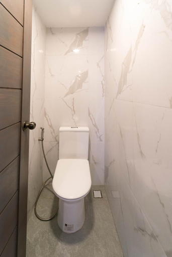 Bathroom 4, A Traveller's Inn, Daraga