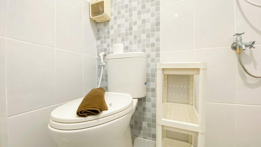 Bathroom 3, Stunning And Spacious 1Br Apartment At Tokyo Riverside, Tangerang