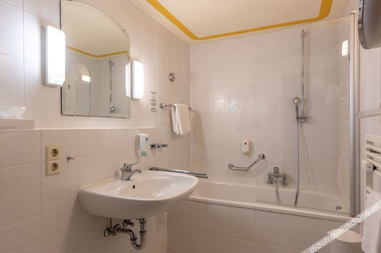 Bathroom 3, TRIP INN Hotel Aschaffenburger Hof, Aschaffenburg
