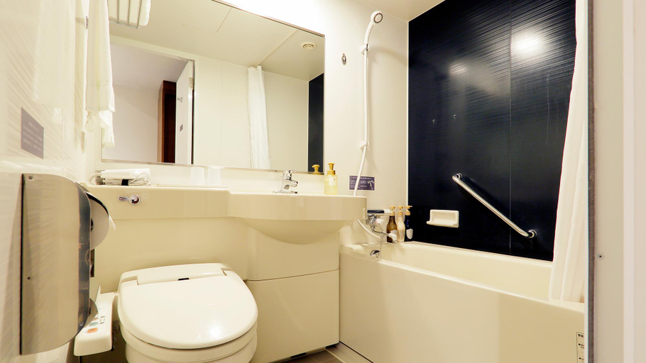 Bathroom 13