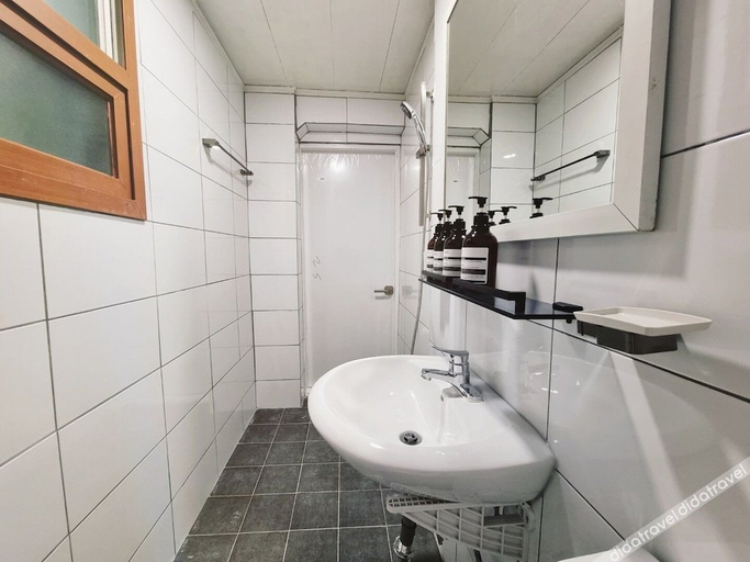 Bathroom 3, Carrot Hostel, Seodaemun