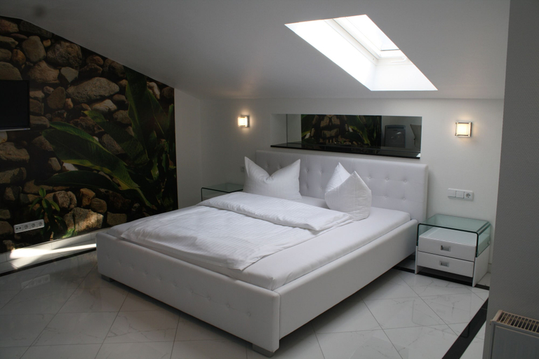 Bedroom 4, Residenz Kral, Erlangen