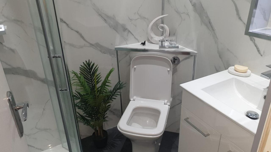 Bathroom, Ceylon HomeStay, Glasgow