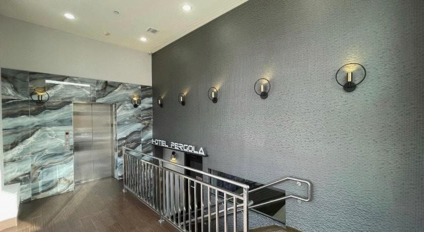Others 3, Hotel Pergola Jamaica JFK, New York