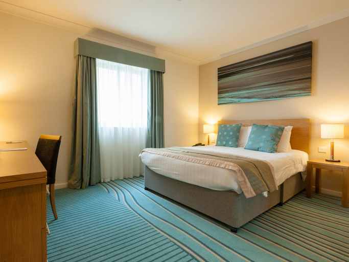 Bedroom 3, De Vere Cotswold Water Park, Gloucestershire