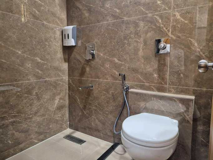 Bathroom 5, Galaxy Stays BKC, Mumbai Suburban