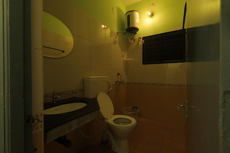 Bathroom 4, Day One's Kalyanam - Service Apartment, Madurai