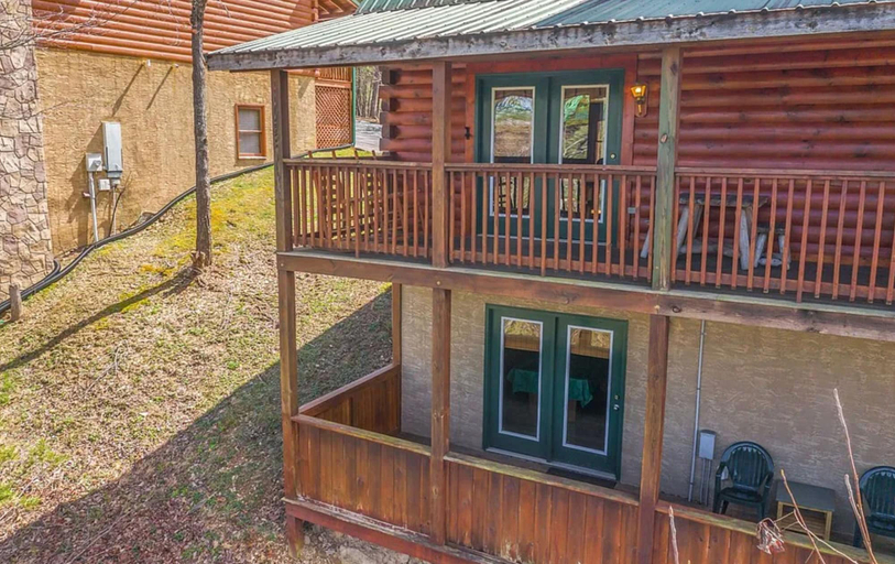 Room 5, Mountain Escape Book Now, Sevier