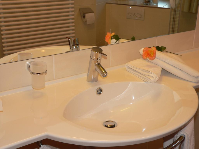 Bathroom 4, Die Lilie - Hotel Garni, Reutte