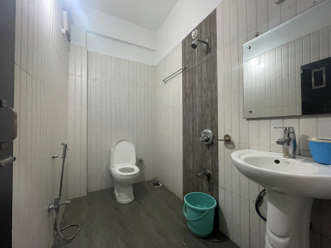 Bathroom 3, Hotel Seema Plaza, Dhemaji
