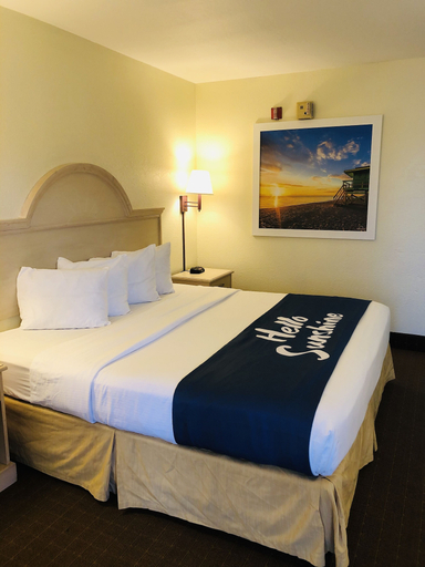 Bedroom 3, Days Inn & Suites by Wyndham Navarre Conf Center, Santa Rosa