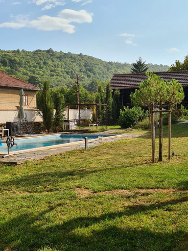 Others 2, Chez le Colonel Pool House, Sevlievo