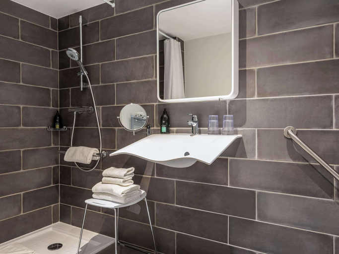 Bathroom 5, Aparthotel Adagio London Stratford, London