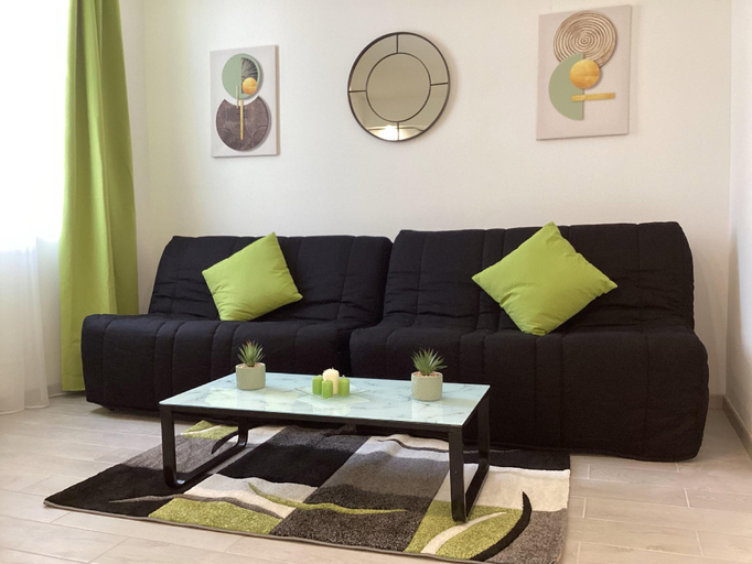 Others 2, Appartement Altea 85m2 Climatise Parking Proche Sanctuaire, Hautes-Pyrénées