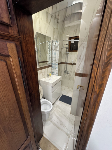 Bathroom 4, Vita Mundo