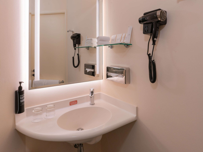 Bathroom 15