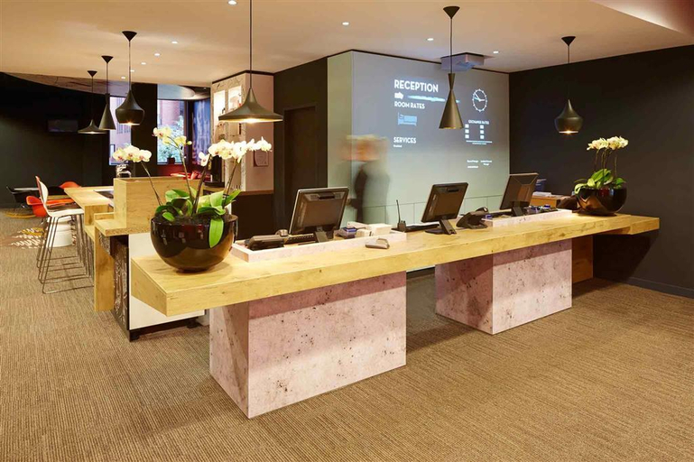 Public Area, Novotel Reading Centre, Reading