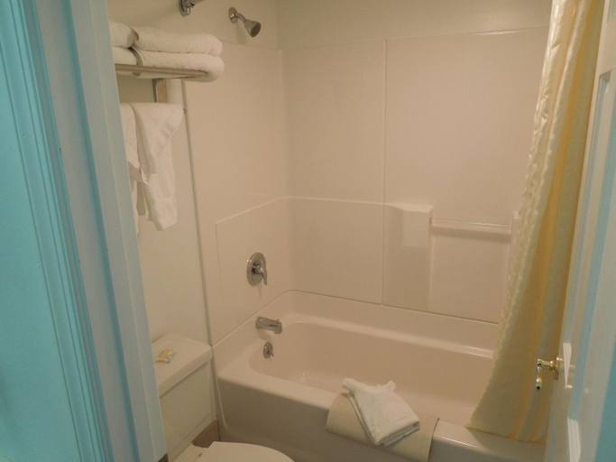 Bathroom 4, Admiral on Baltimore, Sussex