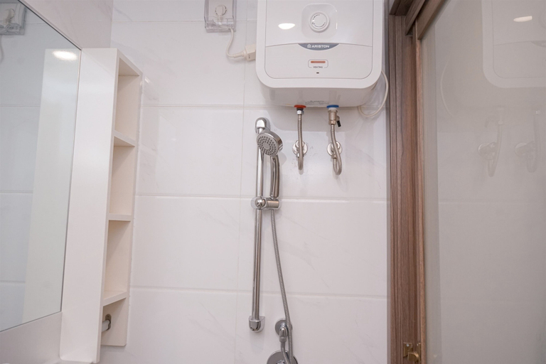 Bathroom 3, Simply And Cozy Studio Room At Sky House Bsd Apartment, South Tangerang